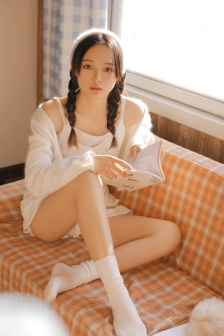 秘书穿开档情趣内衣上班